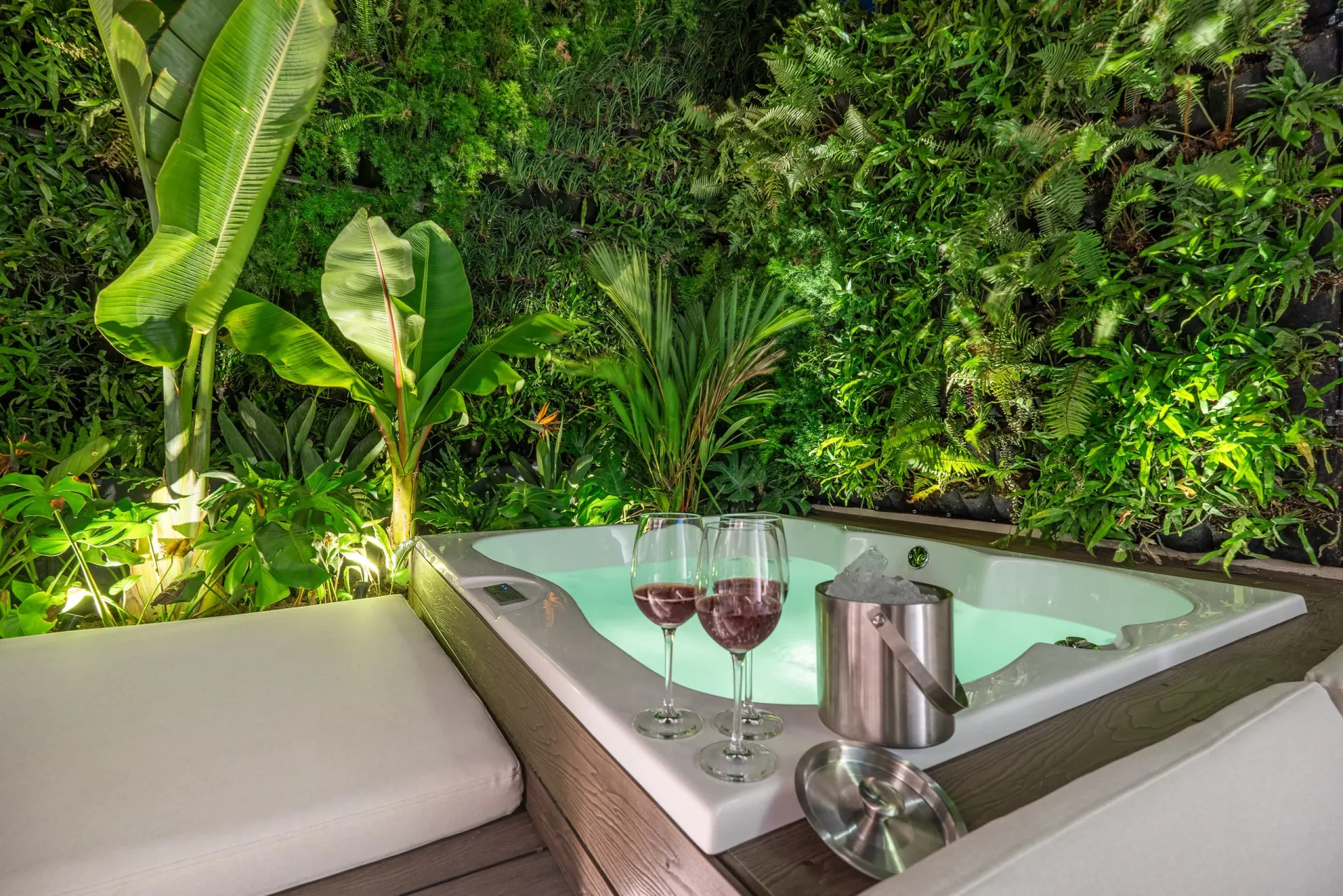 Jacuzzi al atardecer, Laureles